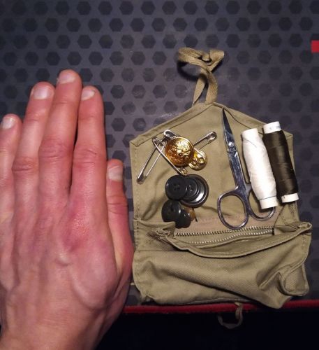 Italian Sewing Kit W. Scissors Like New