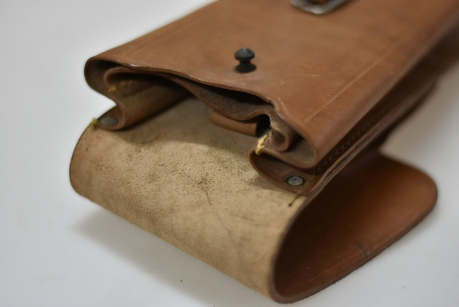 LEATHER MAGAZINE POUCH - MILITARY SURPLUS ROMANIAN ARMY - LIKE NEW
