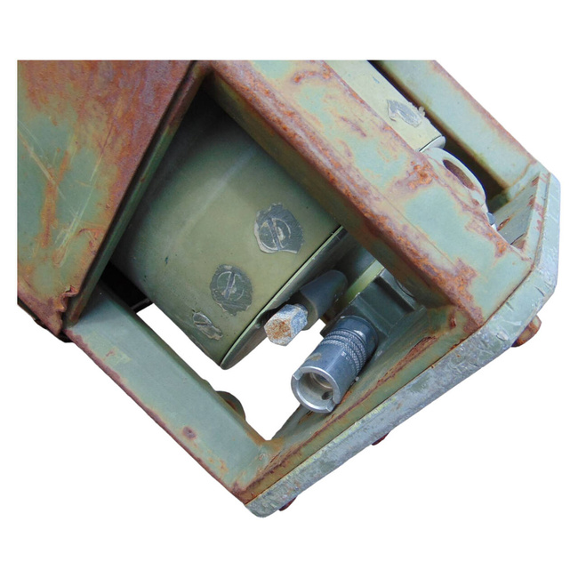 PNEUMATIKUS RÁDIÓANTENNA ÁRBOCCAL - 2,4 M HOSSZÚ (ZÁRT) - KATONAI FELESLEG ANGOL HADSEREG - JÓ ÁLLAPOTBAN.