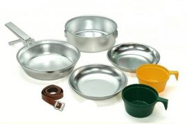 CSAJKA 2-PARTY ALUMINIUM COOK-SET W/ PLASTIC CUPS
