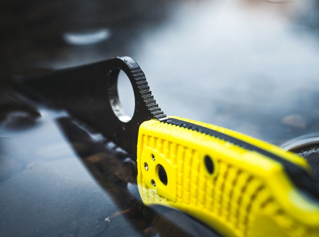 PACIFIC SALT 2 POCKET KNIFE - YELLOW - SPYDERCO