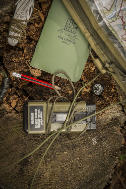 Iránytű gomb - kicsi - fekete - Helikon