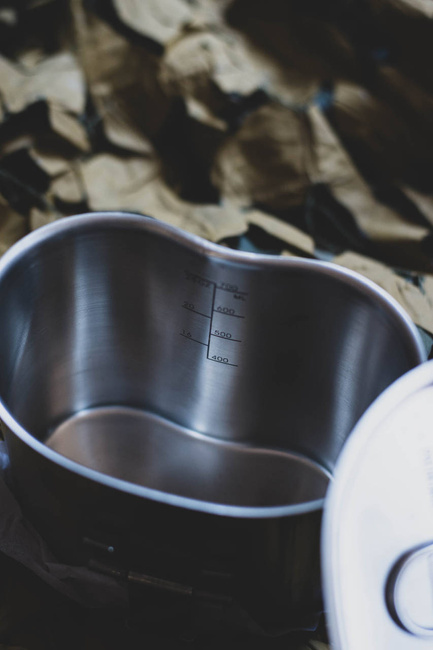 ROZSDAMENTES ACÉL BÖGRE FEDÉLLEL - 0.7 L - "PATHFINDER" - HELIKON®