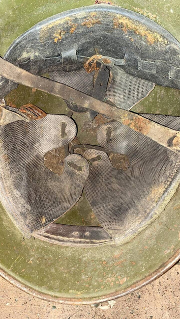 Ritka gyűjtői holland sisak, modell WW2 34/39 - Surplus román hadsereg - kopott, rozsdafoltokkal