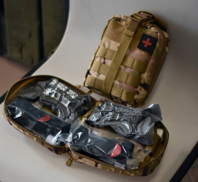 COMPLETE FIRST AID, SURVIVAL AND MEDICAL EMERGENCY KIT - WITH POUCH AND ACCESSORIES - 15 PIECES - LECTER TACTICAL