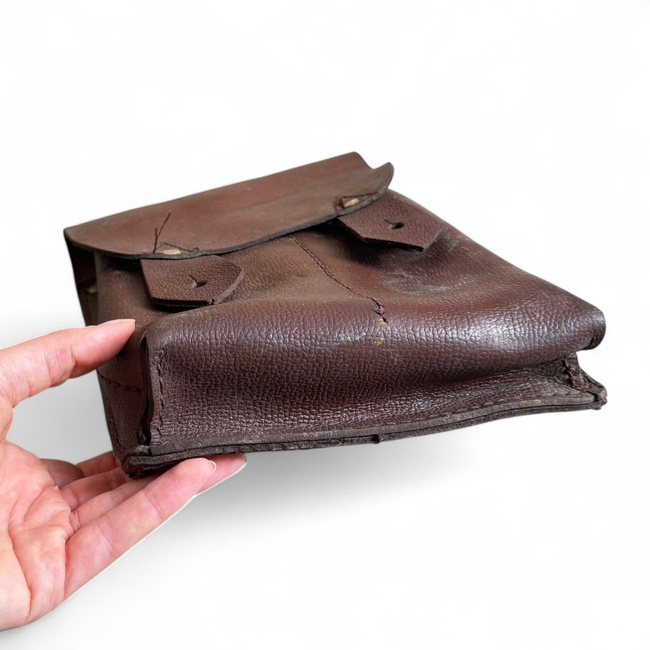Leather bag for 4 AK-47 magazines - Romanian Army Surplus - In good condition