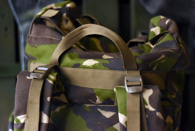 NAGY KATONAI HARCI HÁTIZSÁK ZSEBBEL, LEVEHETŐ KÜLSŐ TASAKKAL - MOTEXCO - 90L - KATONAI TÖBBLET ROMÁN HADSEREG - DPM ERDEI MOZAIKOS ÁLCÁZÁS - JÓ ÁLLAPOTÚ