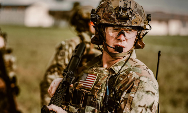 BALLISZTIKUS NAPSZEMÜVEG - SABER ADVANCED - WILEY X - SZÜRKE/ ÁTLÁTSZÓ - Keret színe Fekete