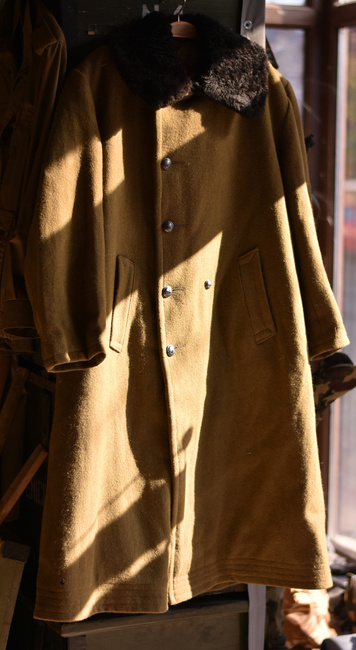 WINTER COAT, LONG, MADE OF WOOL, WITH FUR COLLAR, OLIVE GREEN - MILITARY SURPLUS FROM ROMANIAN ARMY - LIKE NEW