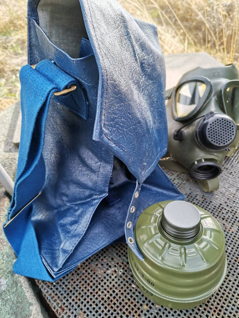 ROMANIAN ARMY GAS MASK - M74 - ROMANIAN ARMY SURPLUS - DECO ONLY