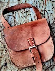 KIS BŐRTÁSKA - BARNA - KATONAI FELESLEG ROMÁN HADSEREG - HASZNÁLT