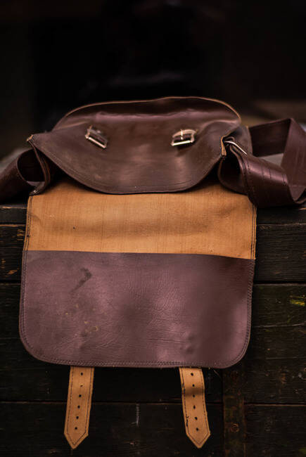 Műbőr táska, román hadsereg felesleg, jó állapotban