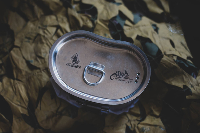 ROZSDAMENTES ACÉL BÖGRE FEDÉLLEL - 0.7 L - "PATHFINDER" - HELIKON®