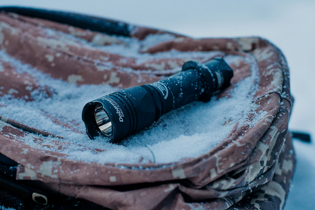 Armytek Dobermann XP-L HI fehér taktikai zseblámpa