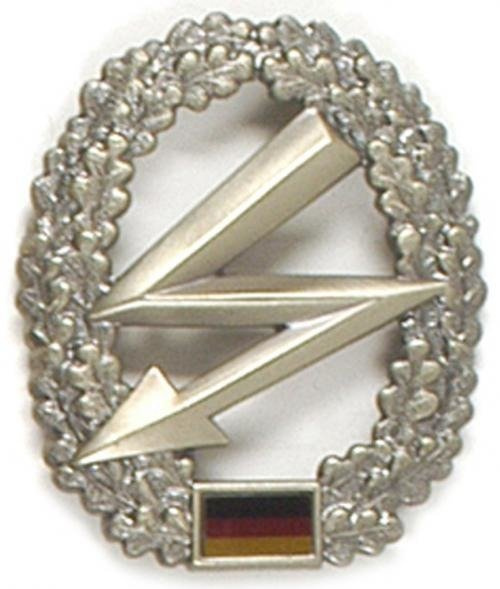JELVÉNY GENUINE GERMAN ARMY METAL BERET BADGE ´FERNMELDER´