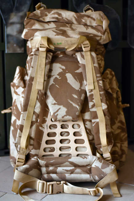 NAGY KATONAI HARCI HÁTIZSÁK ZSEBBEL, LEVEHETŐ KÜLSŐ TASAKKAL - CONDOR - 90L - KATONAI TÖBBLET ROMÁN HADSEREG - SIVATAGI TEREPSZÍNŰ - JÓ ÁLLAPOTBAN