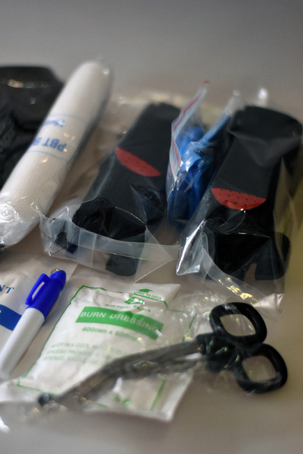 COMPLETE FIRST AID, SURVIVAL AND MEDICAL EMERGENCY KIT - WITH POUCH AND ACCESSORIES - 15 PIECES - LECTER TACTICAL