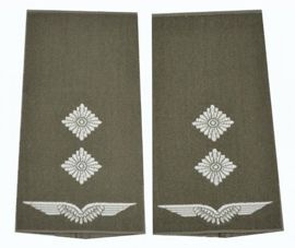 EMBLÉMA - GENUINE GERMAN AIR FORCE O.D./SILVER SHOULDER LOOPS ´OBERLEUTNANT´