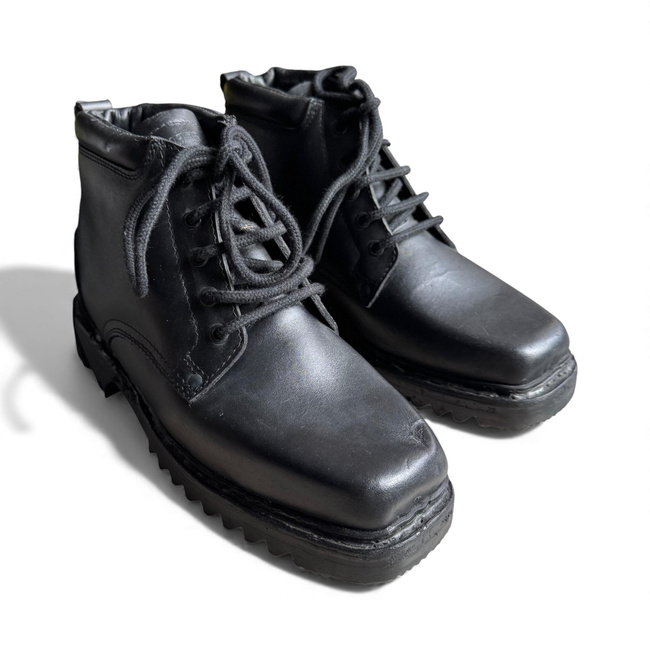 LEATHER MILITARY BOOTS - MOUNTAIN HUNTERS - MILITARY SURPLUS ROMANIAN ARMY - BLACK - IN GOOD CONDITIONS