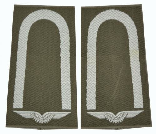 EMBLÉMA - GENUINE GERMAN AIR FORCE O.D./SILVER SHOULDER LOOPS ´UNTEROFFIZIER´