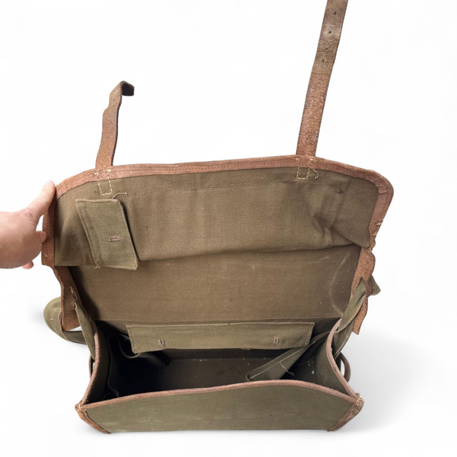 Hazafias Gárda Egészségügyi Táska - Vöröskereszt - Kommunista Korszak R.S.R. - Román Hadsereg Katonai Surplusz - Olívazöld (OD) - Jó Állapotban