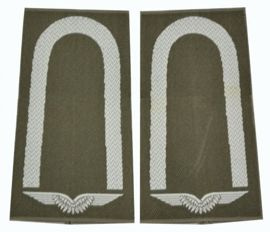 EMBLÉMA - GENUINE GERMAN AIR FORCE O.D./SILVER SHOULDER LOOPS ´UNTEROFFIZIER´
