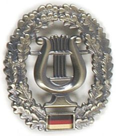 GENUINE GERMAN ARMY METAL BERET BADGE ´MUSIKKORPS´