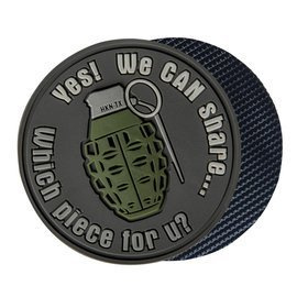 PVC EMBLÉMA GRÁNÁT MINTÁVAL - "WE CAN SHARE" - ∅ 5.5 CM - Helikon-Tex® - SZÜRKE