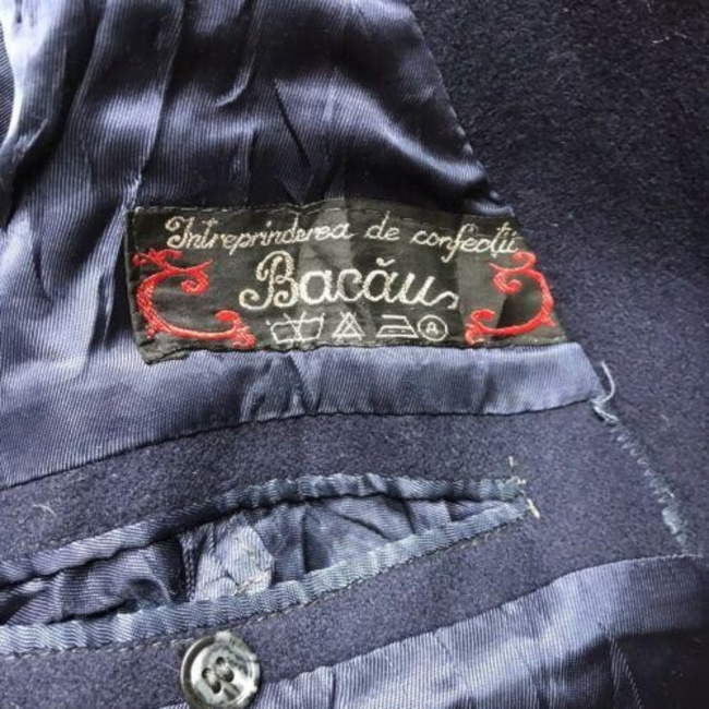 Navy blue wool coat with red epaulettes – Romanian military surplus - In good condition 