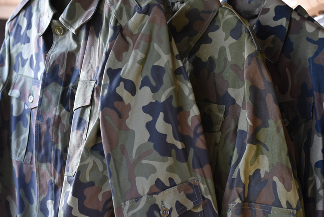 RITKA ÖLTÖNY - TEREPSZÍNŰ MOZAIK M90 - ROMÁN HADSEREG 90-ES ÉVEK - MINT ÚJ