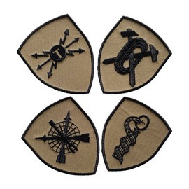 EMBLEMA SEMN DE ARMA MANECA SCUT - EDUCATIE FIZICA - BRODATA PE SUPORT BEJ CU FIR NEGRU