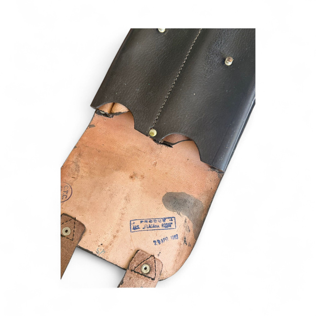 Leather bag for 4 AK-47 magazines - Romanian Army Surplus - In good condition