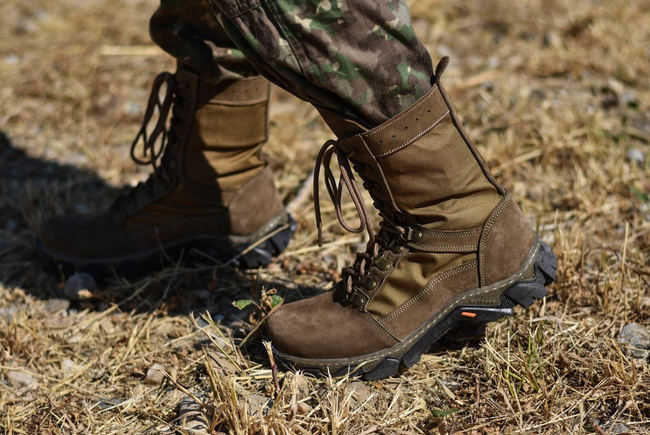 Csizmák Bison Coyote