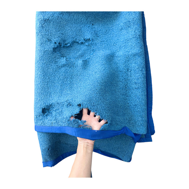 TISZTA GYAPJÚ VINTAGE TAKARÓ - 140x210 CM - ROMÁN HADSEREG KATONAI FELESLEG - MEGROMLOTT - NAGYON KOPOTT