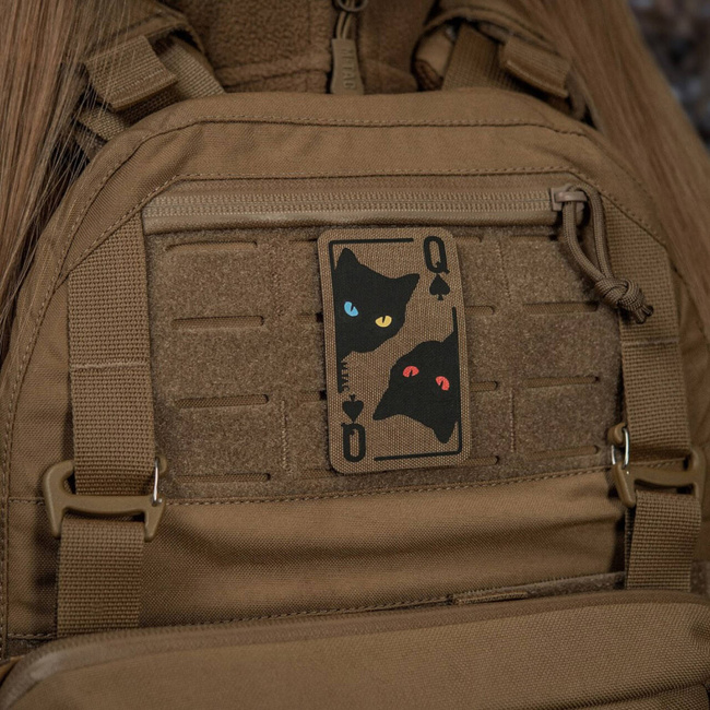 PIKK QUEEN KÁRTYA JELVÉNY - LASER CUT - CORDURA - COYOTE/FEKETE - M-TAC