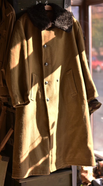 WINTER COAT, LONG, MADE OF WOOL, WITH FUR COLLAR, OLIVE GREEN - MILITARY SURPLUS FROM ROMANIAN ARMY - LIKE NEW
