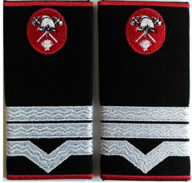 Grade maistru militar clasa III Pompieri ISU, IGSU, țesute pe suport textil din paspoal cusut, cu semn de arma metalic