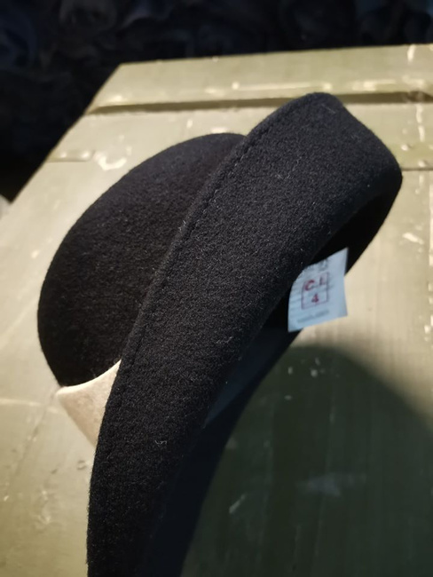 GYAPJÚ SAPKA - FEKETE FEHÉR PÁNTTAL - KATONAI FELESLEG ROMÁN HADSEREG - MINT ÚJ