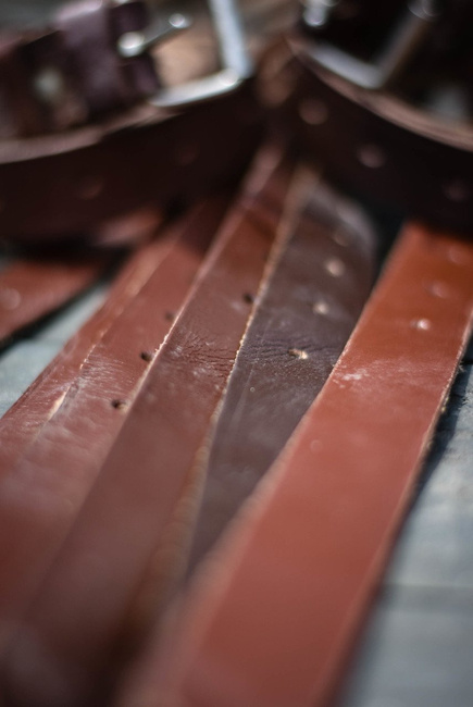 MILITARY LEATHER BELT - WITH BUCKLE - ROMANIAN ARMY SURPLUS - LIKE NEW