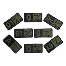 BLOOD GROUP jelvény AB4- hímzett khaki színű hátlapon, fekete fonallal - horoggal és hurokkal rögzíthető - 7 x 3,5 cm