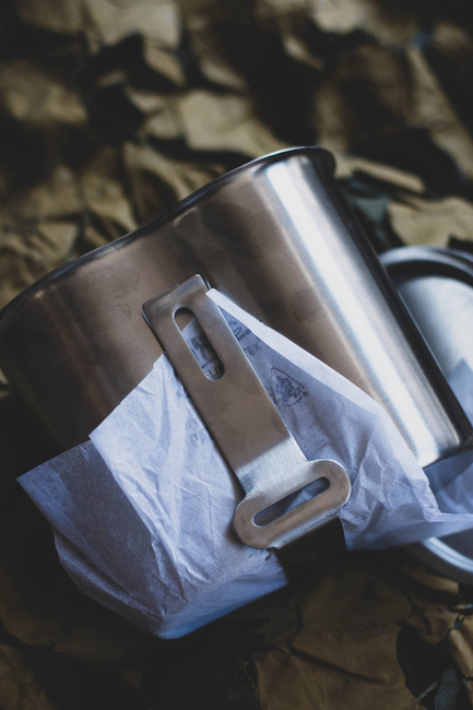 ROZSDAMENTES ACÉL BÖGRE FEDÉLLEL - 0.7 L - "PATHFINDER" - HELIKON®