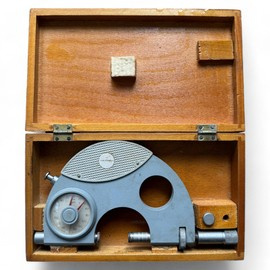 KÜLSŐ KATONAI MECHANIKUS MIKROMÉTER - ROMÁN HADSEREG KATONAI FELESLEG - JÓ ÁLLAPOTBAN  - NAGYOBB VÁLTOZAT