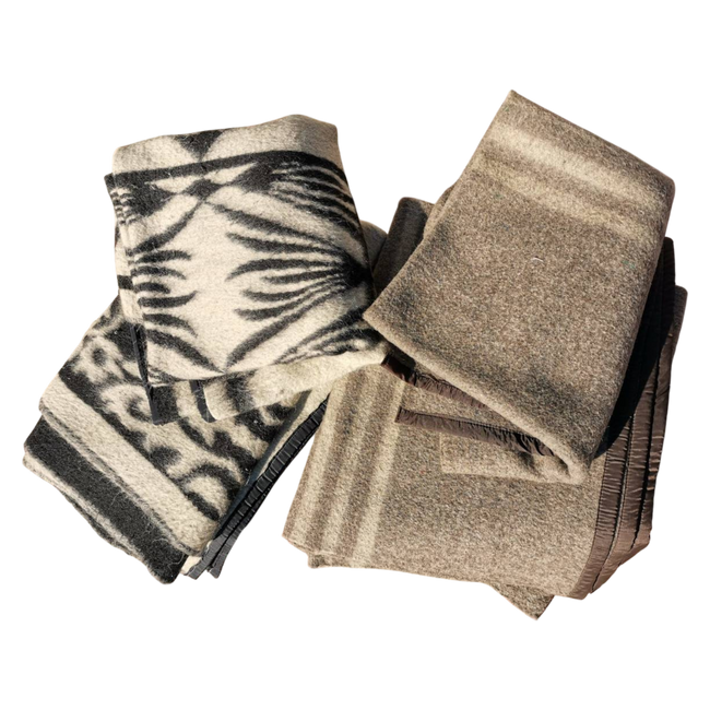 TISZTA GYAPJÚ VINTAGE TAKARÓ - 140x210 CM - ROMÁN HADSEREG KATONAI FELESLEG - MEGROMLOTT -  NAGYON KOPOTT