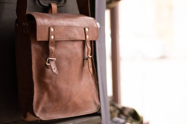 Műbőr táska, román hadsereg felesleg, jó állapotban