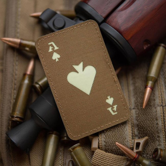 PIKK ÁSZ KÁRTYA JELVÉNY - LASER CUT - CORDURA - COYOTE/FLUORESCENT - M-TAC