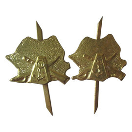 2 DB KATONAI RANGJELZÉS - R.S.R. ŐRKATONÁT A HATÁRON - KATONAI FELESLEG ROMÁN HADSEREG - ARANY - JÓ ÁLLAPOTBAN