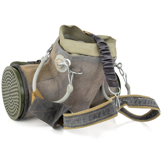 GAS MASK FOR HORSES - MILITARY SURPLUS ROMANIAN ARMY - IN GOOD CONDITION - FOR DECORATION