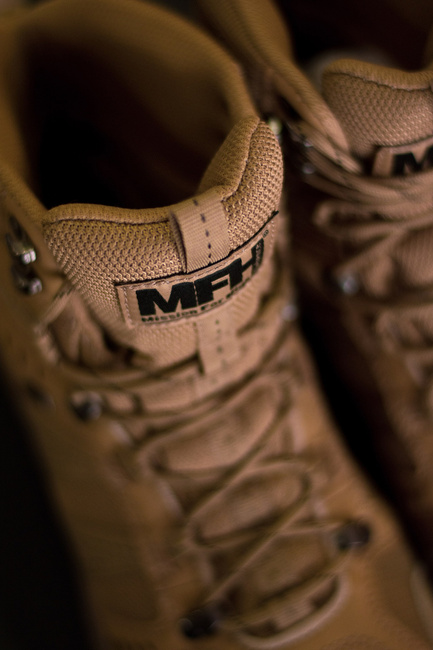 HARCI BAKANCS -  "TACTICAL" - MFH® Professional - COYOTE TAN