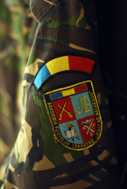 TÉLI PARKA - VÍZÁLLÓ - STEPPELT - ROMÁN KATONAI FELESLEG - HASZNÁLT