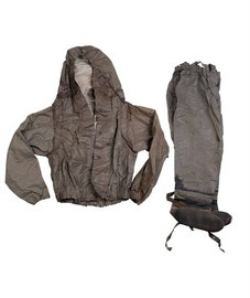 GÁZVÉDŐ RUHA (2 DB) - KATONAI FELESLEG A KELET-NÉMET HADSEREGTŐL - ELHASZNÁLÓDOTT